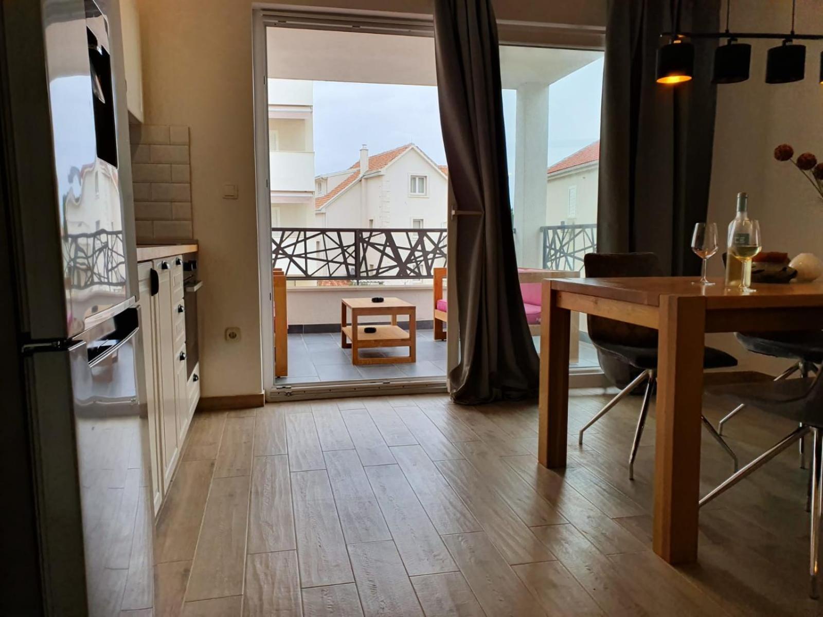 L&L Apartmani 1 Bol Exterior foto