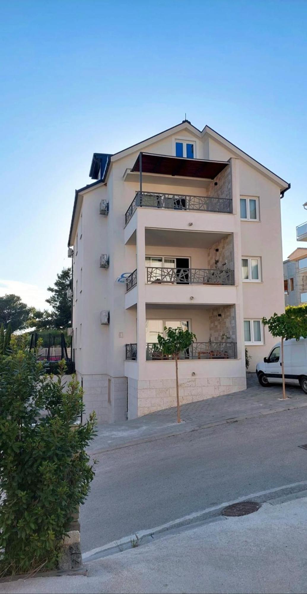 L&L Apartmani 1 Bol Exterior foto