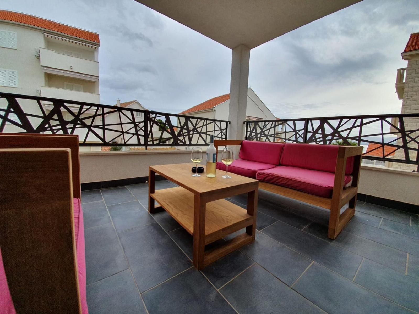 L&L Apartmani 1 Bol Exterior foto